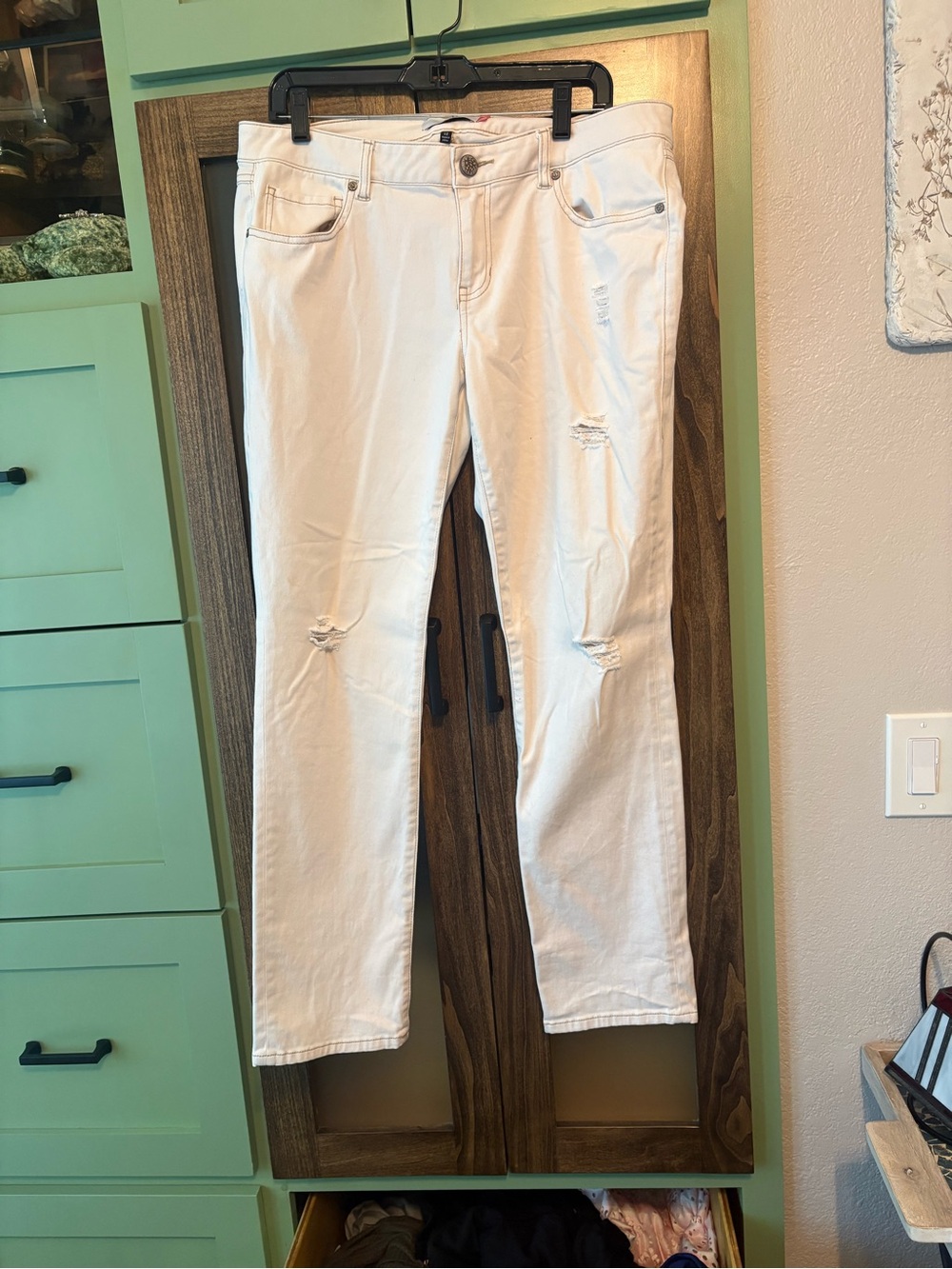 Cream Women’s Distressed Jeans- Cabi style 5088